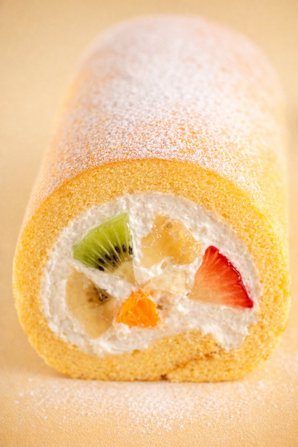 魔法の食感「しっとり・ふわっ」堂島ジョリエ　クリームルーロー フルーツ入り