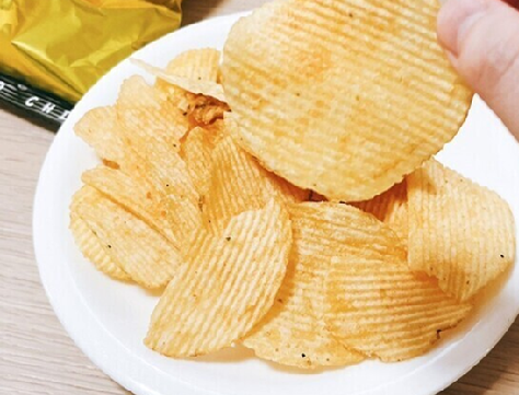 袋を開けた瞬間に、炭火で焼いた牛タンの香りが広がる！仙台宮城限定牛タン風ポテトチップス★